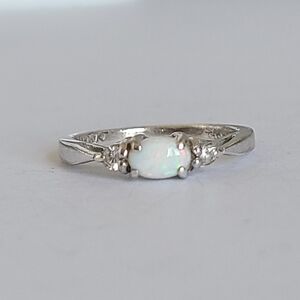 Vintage Boho Sterling Silver 3 Stone Opal Cabochon CZ Crystal Dainty Band Ring